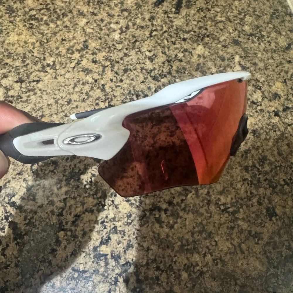 Oakley Prizm Field Glasses with White and Pink Lenses